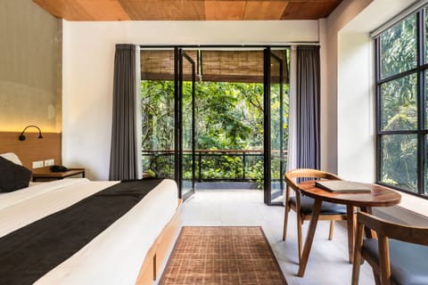 Deluxe Suite, Garden View | Minibar, in-room safe, desk, laptop workspace