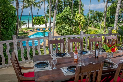 Monkey Beach House- Dining area with pool and seaviews