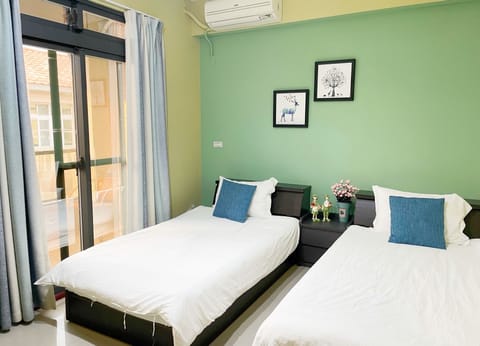 Twin Room, 2 Twin Beds, Non Smoking | Free WiFi, bed sheets