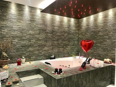 Suite, Jetted Tub (105) | Private spa tub