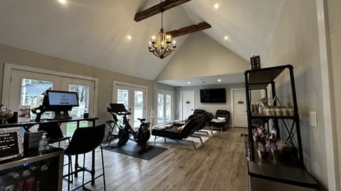 Couples treatment rooms, sauna, deep-tissue massages, Swedish massages
