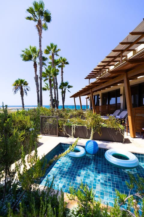 Garden Room with Outdoor tub | Minibar, in-room safe, desk, blackout drapes