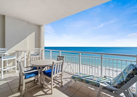 Balcony- AMAZING Views!!