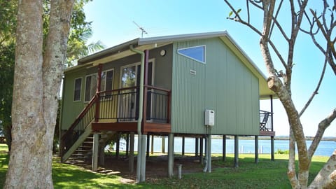 External view of cabin 4.
