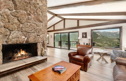 House, 3 Bedrooms | Living room