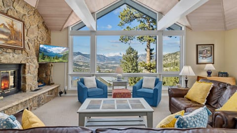 House, 4 Bedrooms | Living area | Fireplace