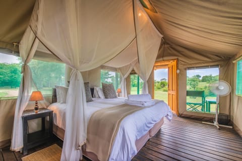 f) Safari Tent with en-suite Bathroom  | 8 bedrooms, WiFi (free), bed sheets