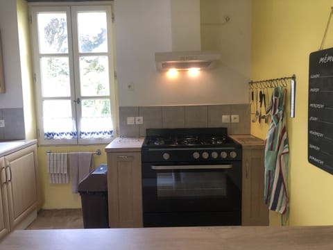 Large gas cooker, 5 burners and large oven