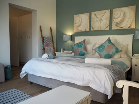 Deluxe Double Room | 1 bedroom, premium bedding, minibar, in-room safe