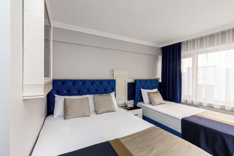 Classic Room | In-room safe, desk, iron/ironing board, free WiFi