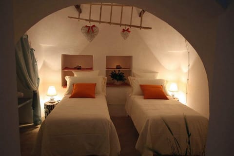 Deluxe House | Desk, blackout drapes, free WiFi, bed sheets
