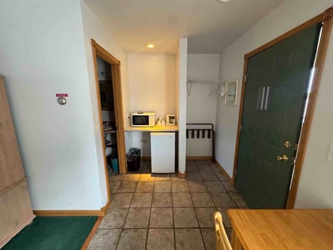 Deluxe Single Room | Free WiFi, bed sheets