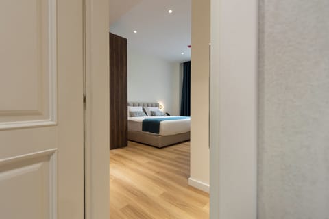 Deluxe King Suite | 1 bedroom, premium bedding, in-room safe, desk