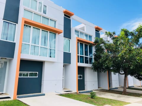 Camino del Mar condo