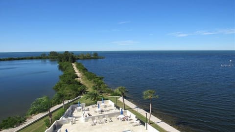 Extra pool seating area over looking trail and the Gulf 