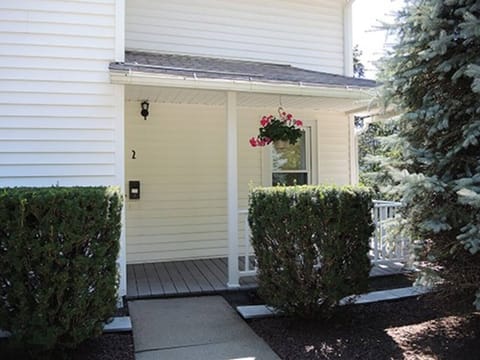 Cooperstown Baseball Rentals - 2nd Baseman is less than 3 miles to Cooperstown All-Star Village, 2 miles to Cooperstown Baseball World, and just 1/2 mile to downtown shopping and dining.