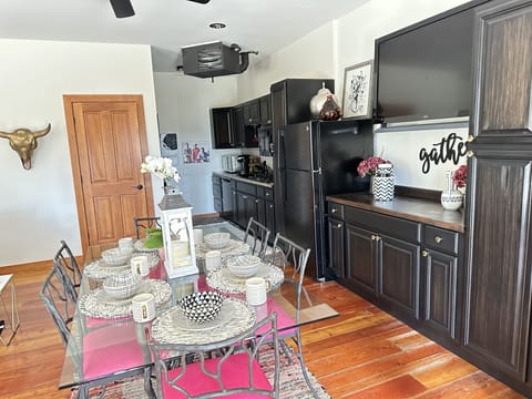 Kitchen & Dining Area