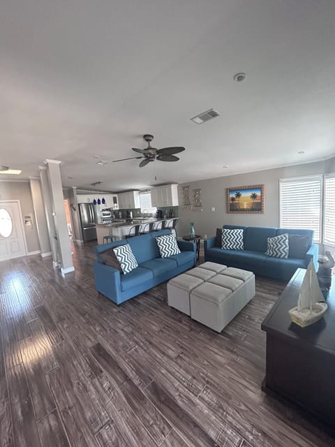 Family room - Open floor concept