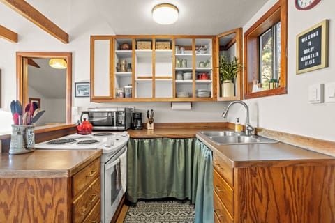 Kitchen. Well stocked with pots/pans and cooking utensils.