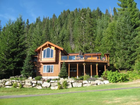 Character log home overlooking the golf course at Kahler Glen.