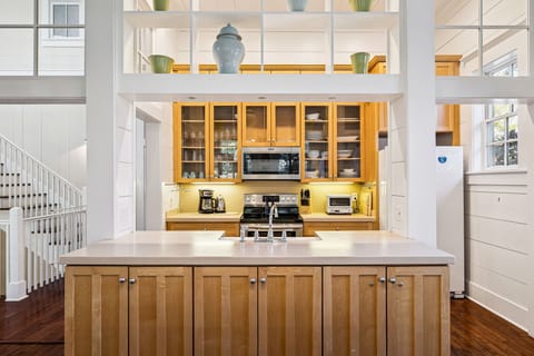 Fully Equipped & Spacious Kitchen!