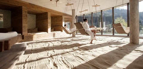 Couples treatment rooms, sauna, hot tub, steam room, body treatments