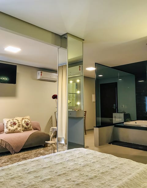 Honeymoon Studio Suite | Minibar, blackout drapes, soundproofing, free WiFi