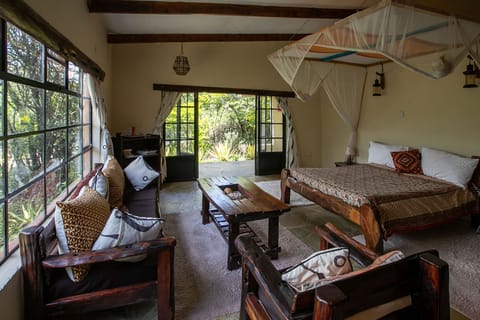 Comfort Cottage, 3 Bedrooms, Garden Area | In-room safe, individually decorated, individually furnished, bed sheets