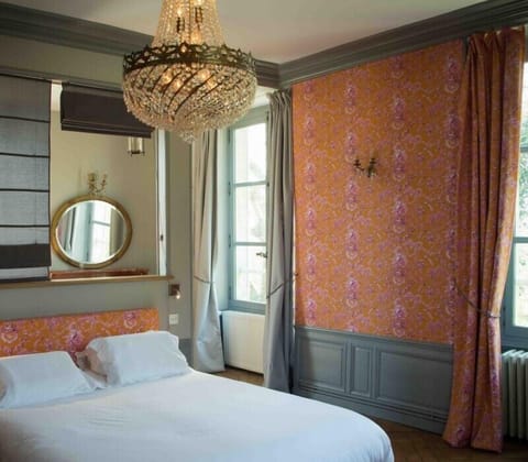 Room (Fantaisie) | Individually decorated, individually furnished, iron/ironing board