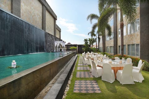 3 outdoor pools