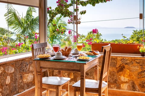 Free daily cooked-to-order breakfast