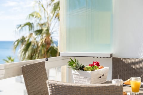 Terrace with sea views