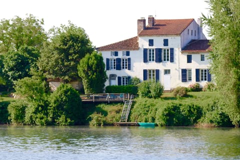 Beautiful 18th century self-catering cottages on the banks of the river Lot