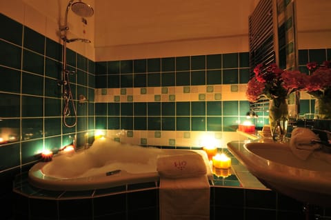 Junior Suite | Deep soaking bathtub