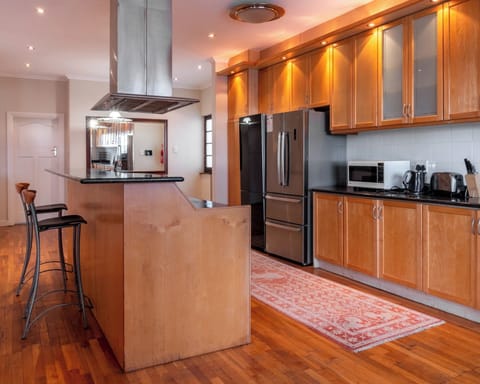 Comfort House | Private kitchen | Mini-fridge, eco-friendly cleaning products, freezer