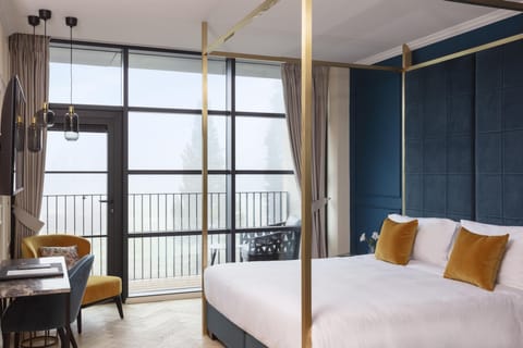 Suite (Estate) | Premium bedding, in-room safe, individually decorated