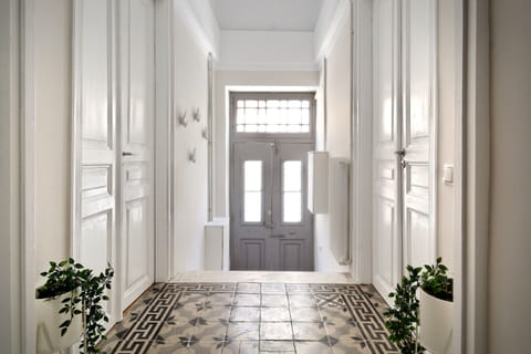 Deluxe Apartment, 3 Bedrooms, 2 Bathrooms | 3 bedrooms, premium bedding, in-room safe, individually decorated