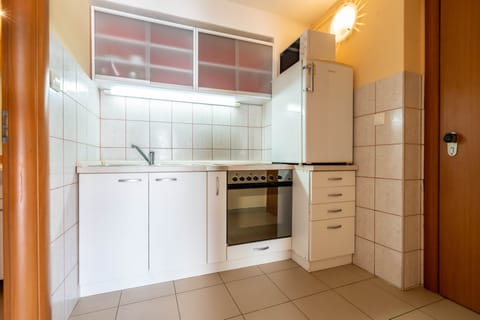 Studio, Garden View | Private kitchen | Electric kettle