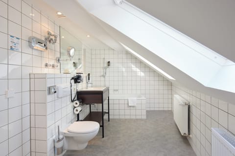 Double Room | Bathroom | Deep soaking tub, free toiletries, hair dryer, bathrobes