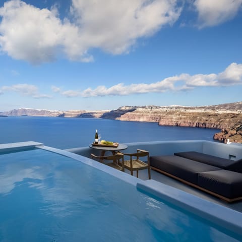 Honeymoon Suite with Private Heated Plunge Pool & Caldera View | Outdoor pool