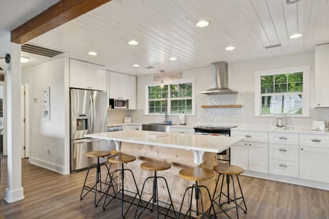 Island with ample additional seating