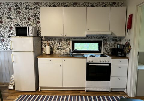 Basic Villa, Bay View | Private kitchen | Fridge, microwave, oven, stovetop