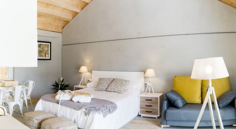 Blackout drapes, soundproofing, free WiFi, bed sheets