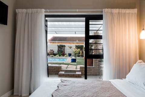 Room (Natalie) | Garden view