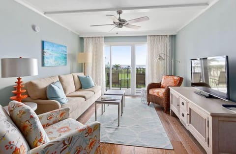 Living Room w Oceanview