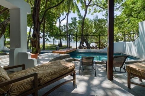 You can look out at the Tamarindo Bay to check out the waves from the terrace