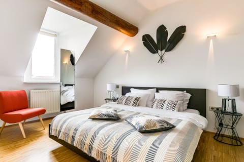 Premium bedding, desk, iron/ironing board, free WiFi