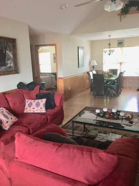 "Bear" With Us!  
A Smoky Mountain Retreat