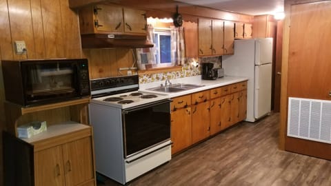 Fully stocked kitchen for dining up to 6
