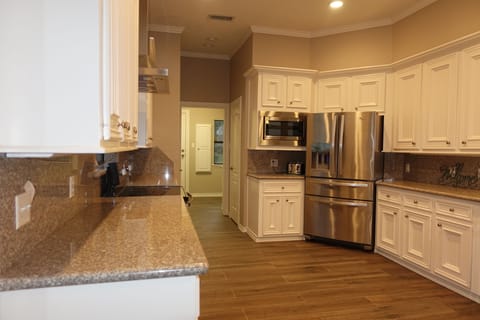 Beautiful, spacious kitchen!
